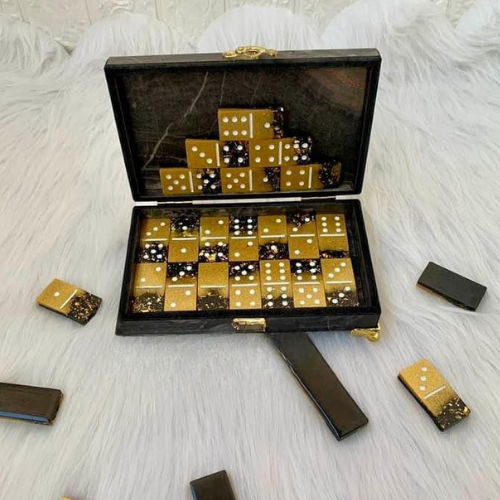 دومينو ريزن بدرجات ذهبي أسود