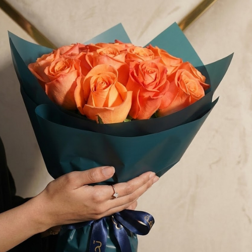 باقة جوري برتقالي لامعة | 12 جوري