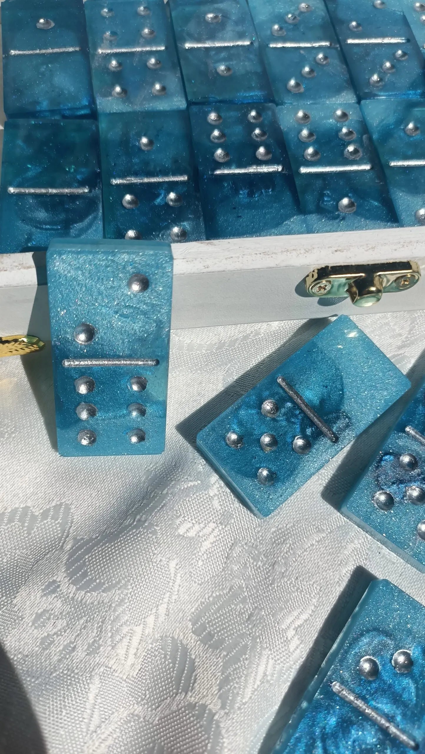 دومينو ريزن بدرجات أزرق