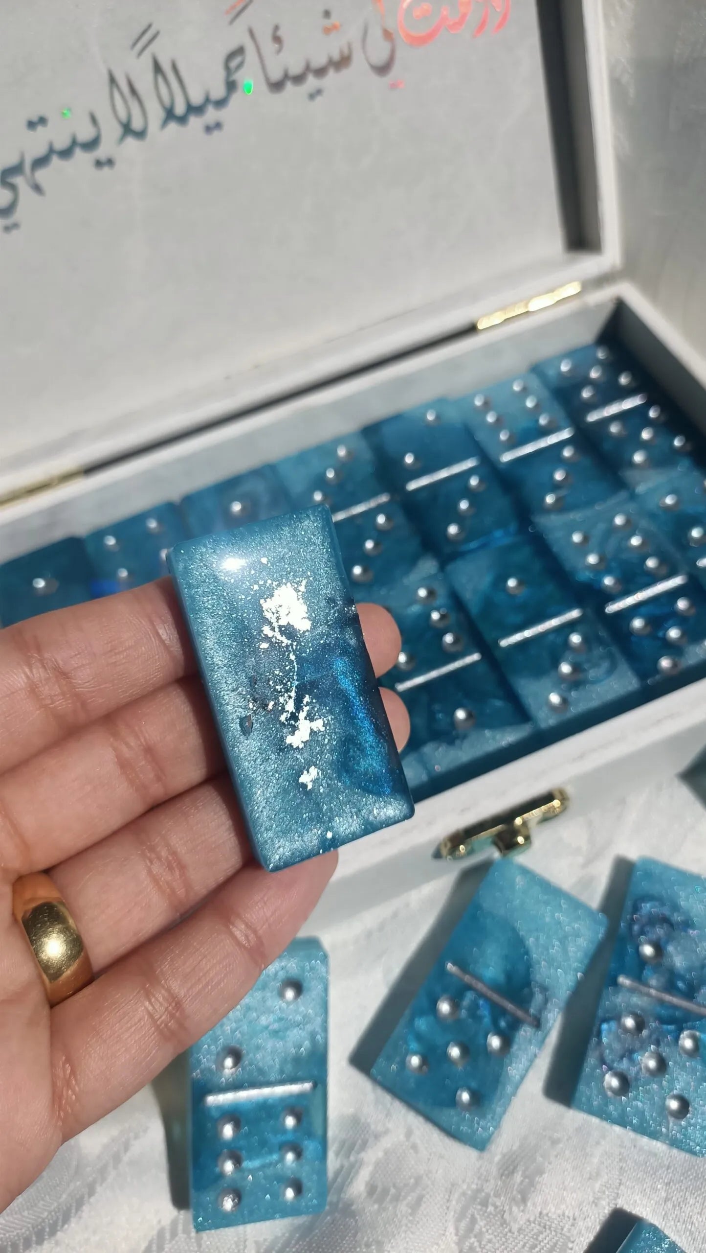 دومينو ريزن بدرجات أزرق