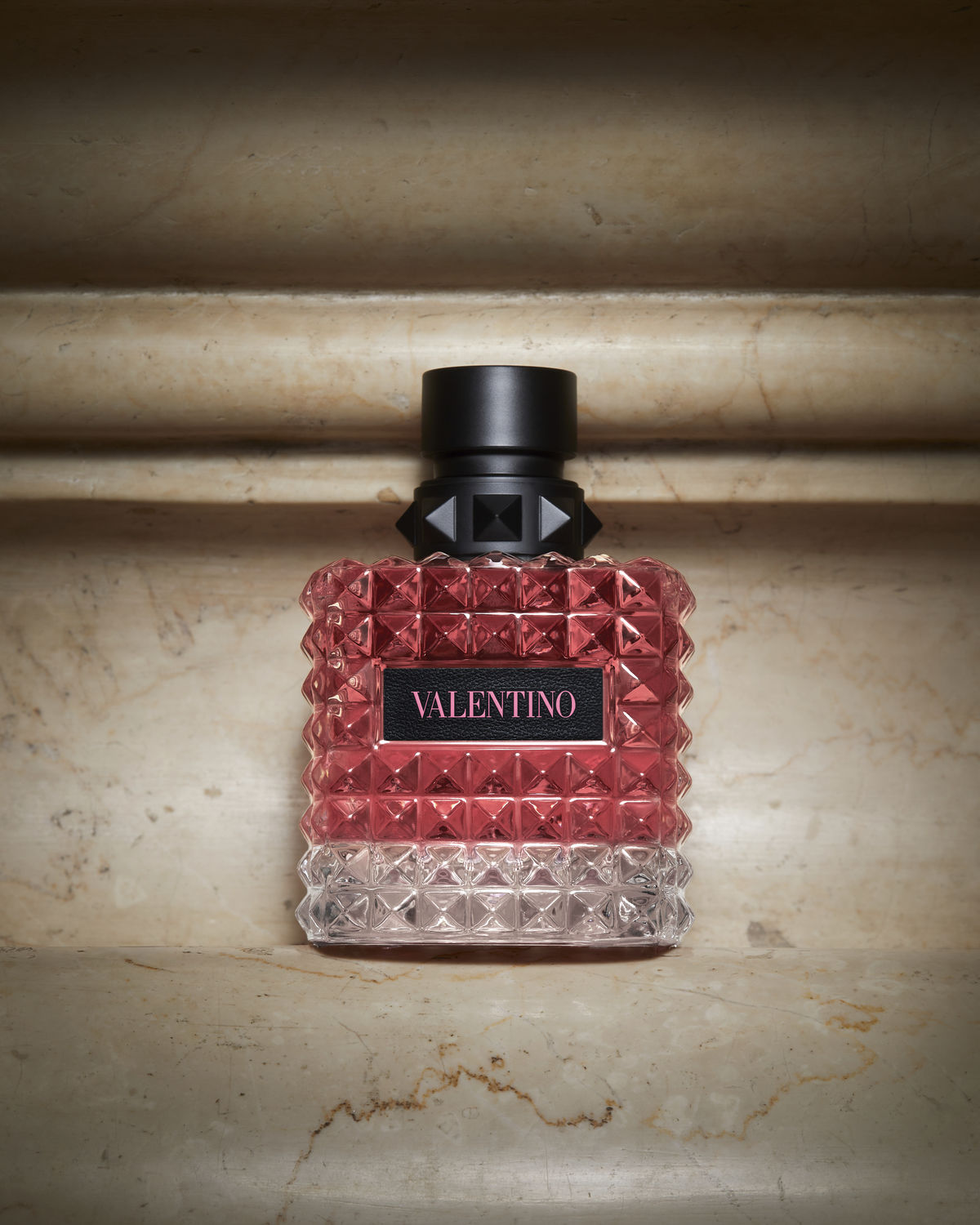 فالنتينو دونا بورن ان روما