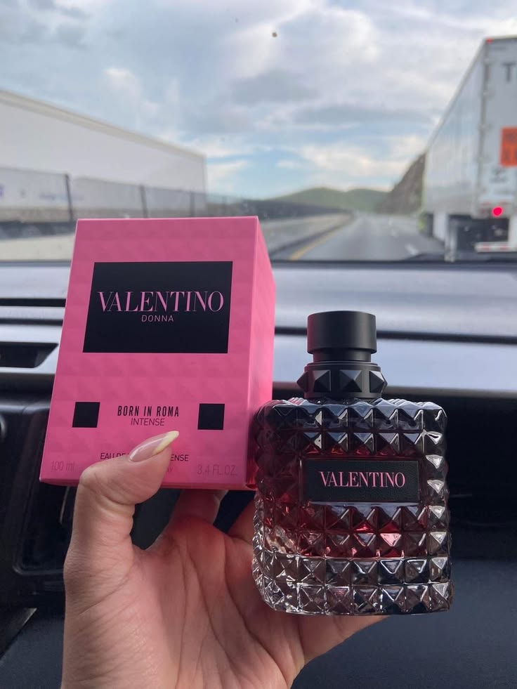 Valentino Donna Born In Roma Intense
